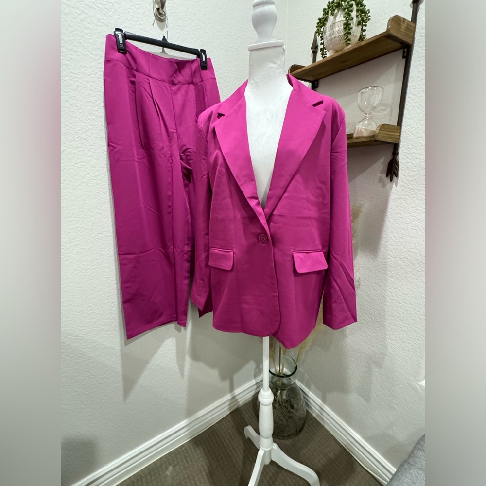 NWT-Band Of The Free Suit Set w/ Cropped Pants and Blazer in Fuchsia Size Medium